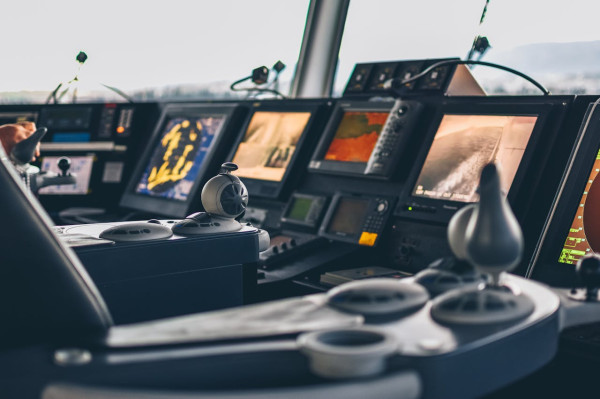 Réparation d'un inverseur Yanmar et contrôle du fonctionnement du bateau
